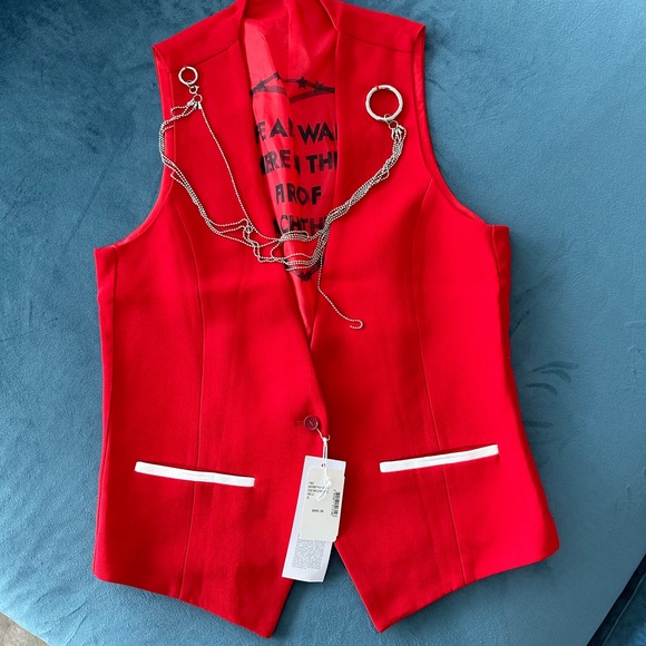 Red classic vest by Robert Montgomery - Picture 2 of 4